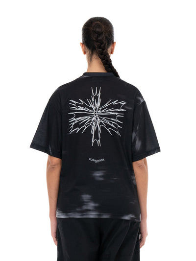 Schwarzes T-Shirt Leak, getragen, Rückansicht mit Print
