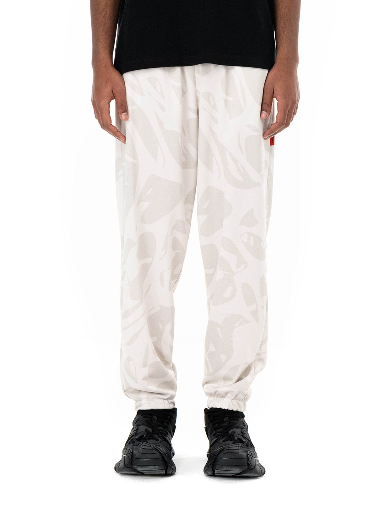 Elfenbensfarvede joggingbukser Strand Ivory, båret, set forfra