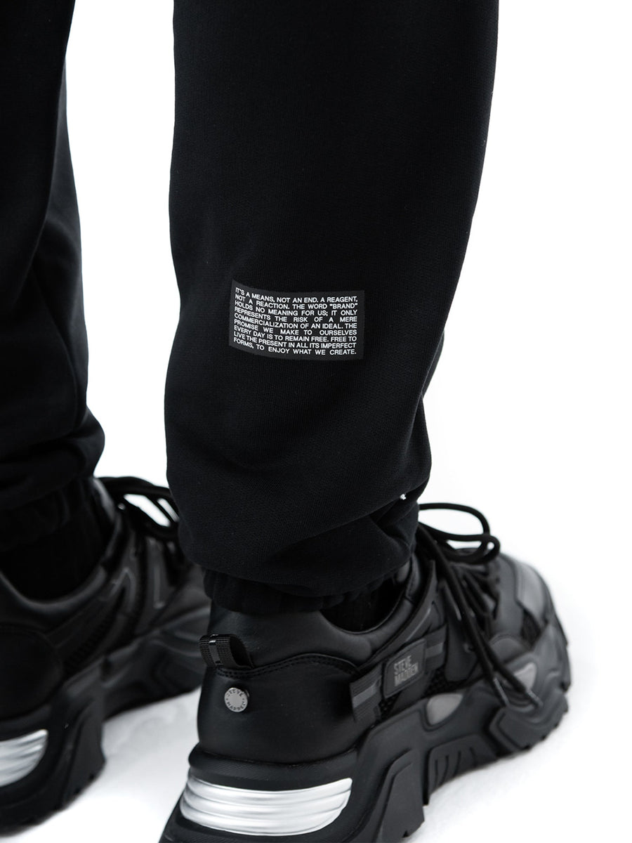 Joggers neri Classic Black, dettaglio dell'etichetta