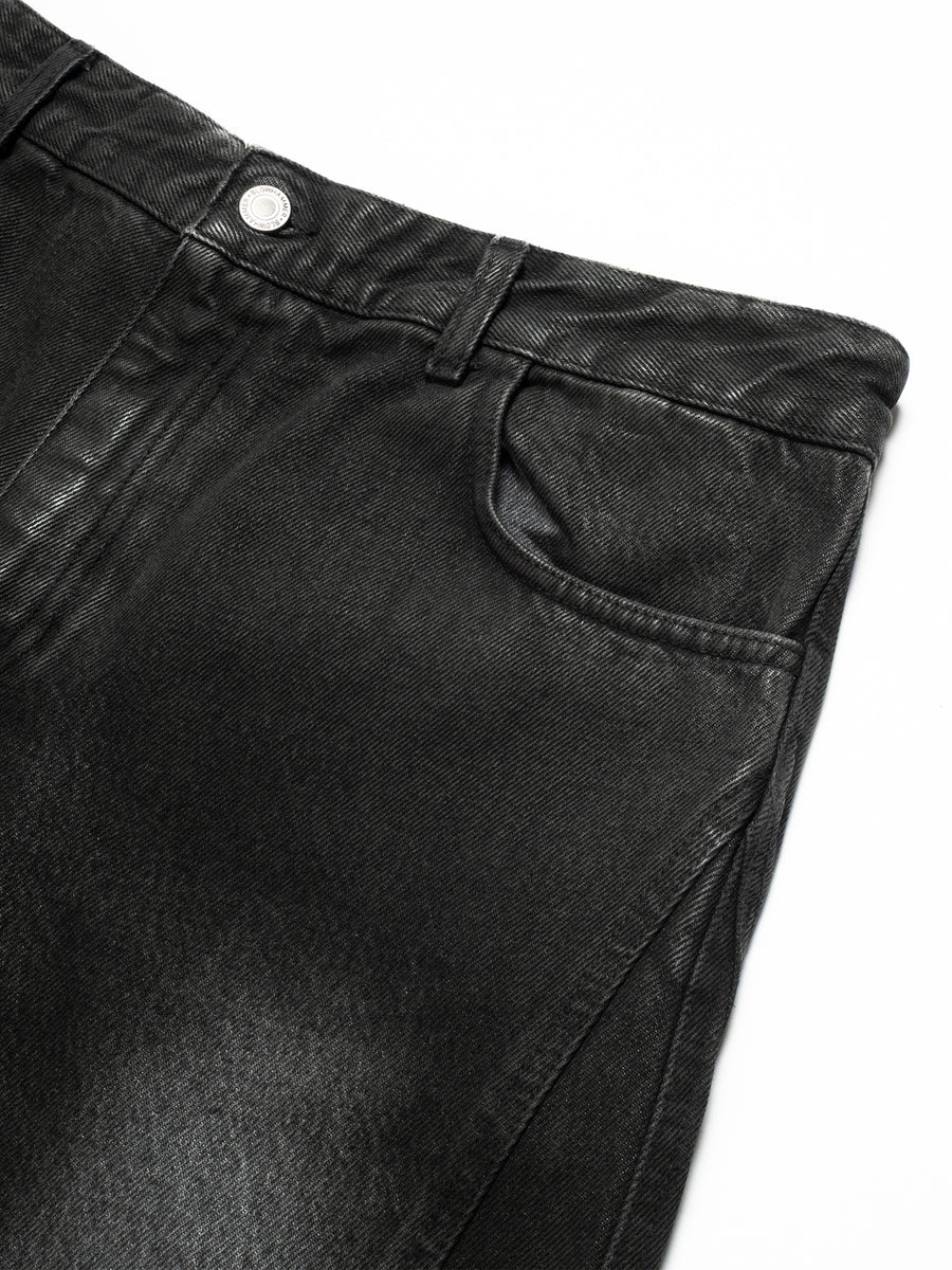 Jeans neri, dettaglio della tasca davanti