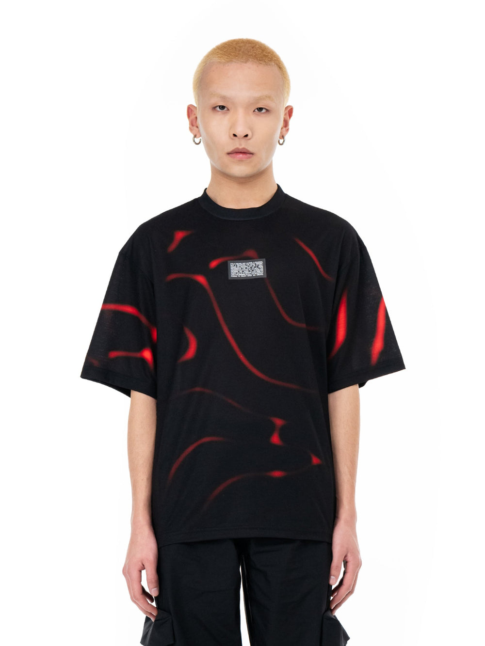 Tricou negru Tide, pe model, vedere din față