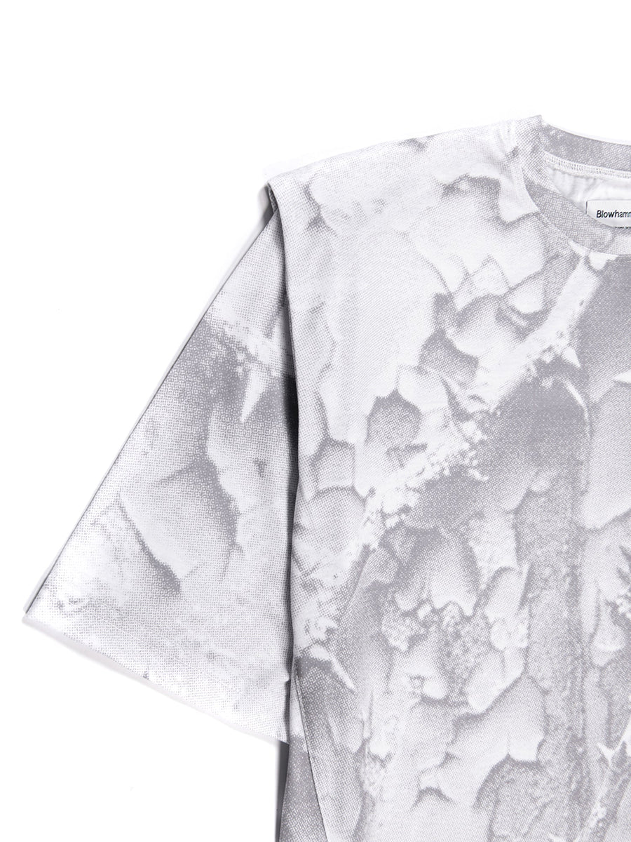 T-shirt bianca Bloodrose White, dettaglio della spalla