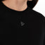 Sort langærmet T-shirt Minimal, detalje af logoet