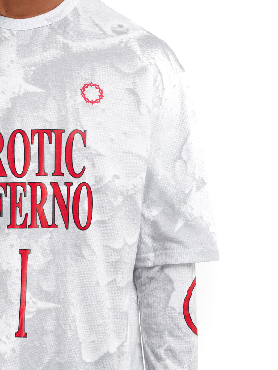 Bílé tričko s dlouhým rukávem Inferno 1, na modelu, záběr zblízka