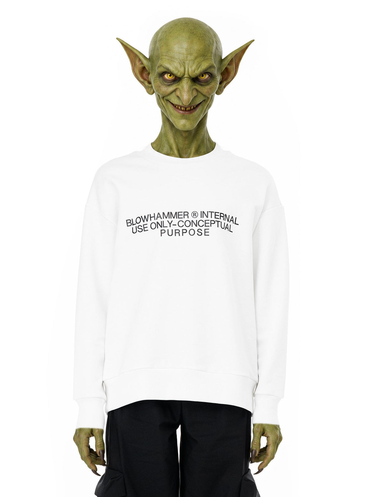 Personaggio inventato, goblin verde, indossa Concept Felpa Girocollo