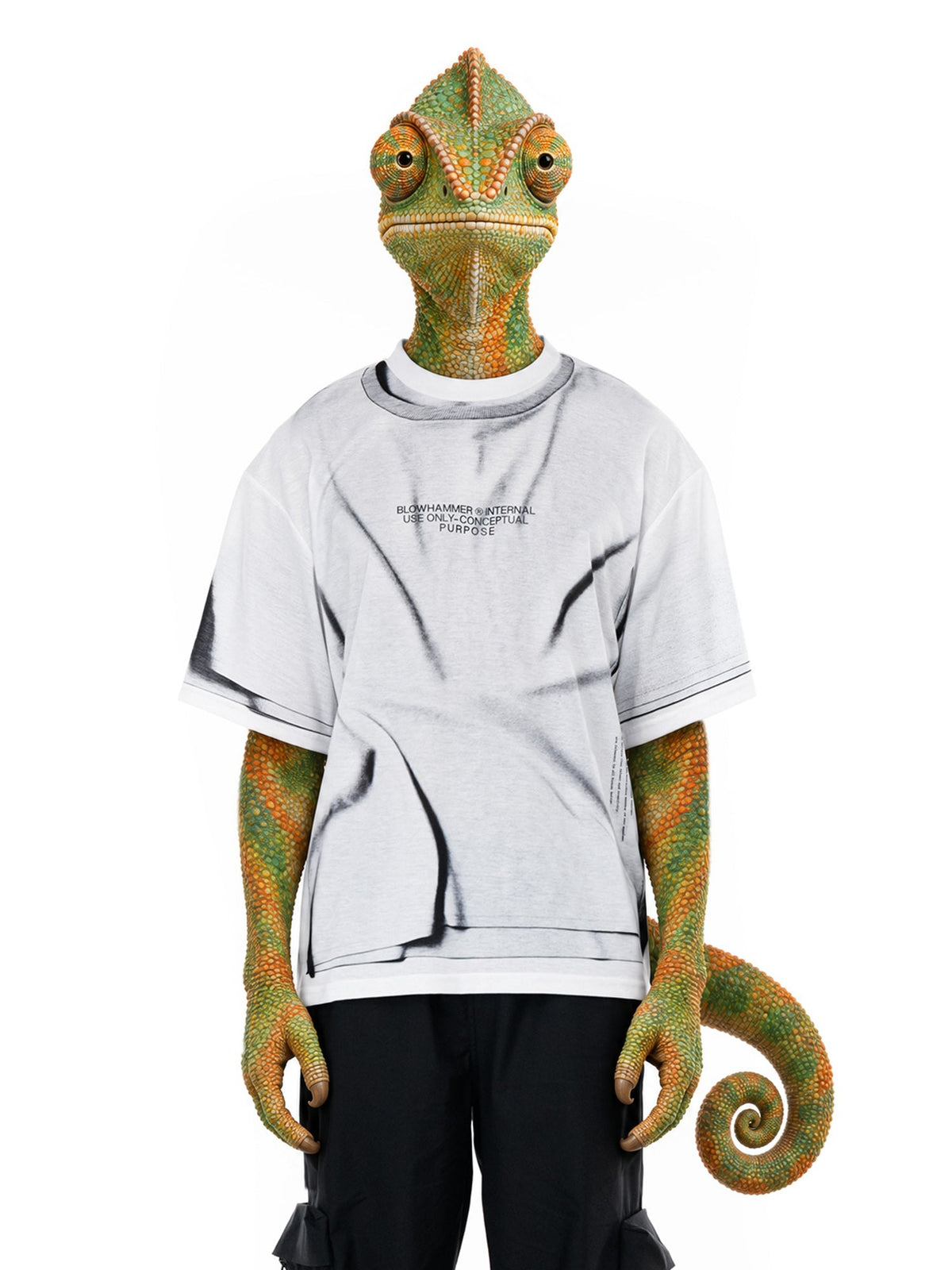 Personaggio inventato, camaleonte, indossa Crux T-Shirt