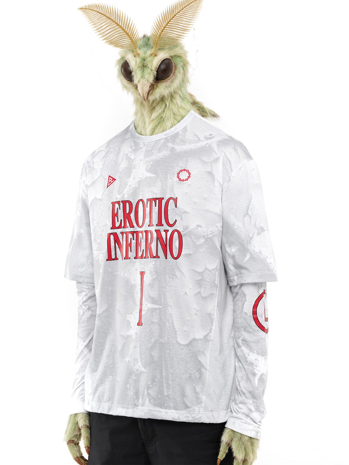 Personaggio inventato, falena luna, indossa Inferno 1 Longsleeve