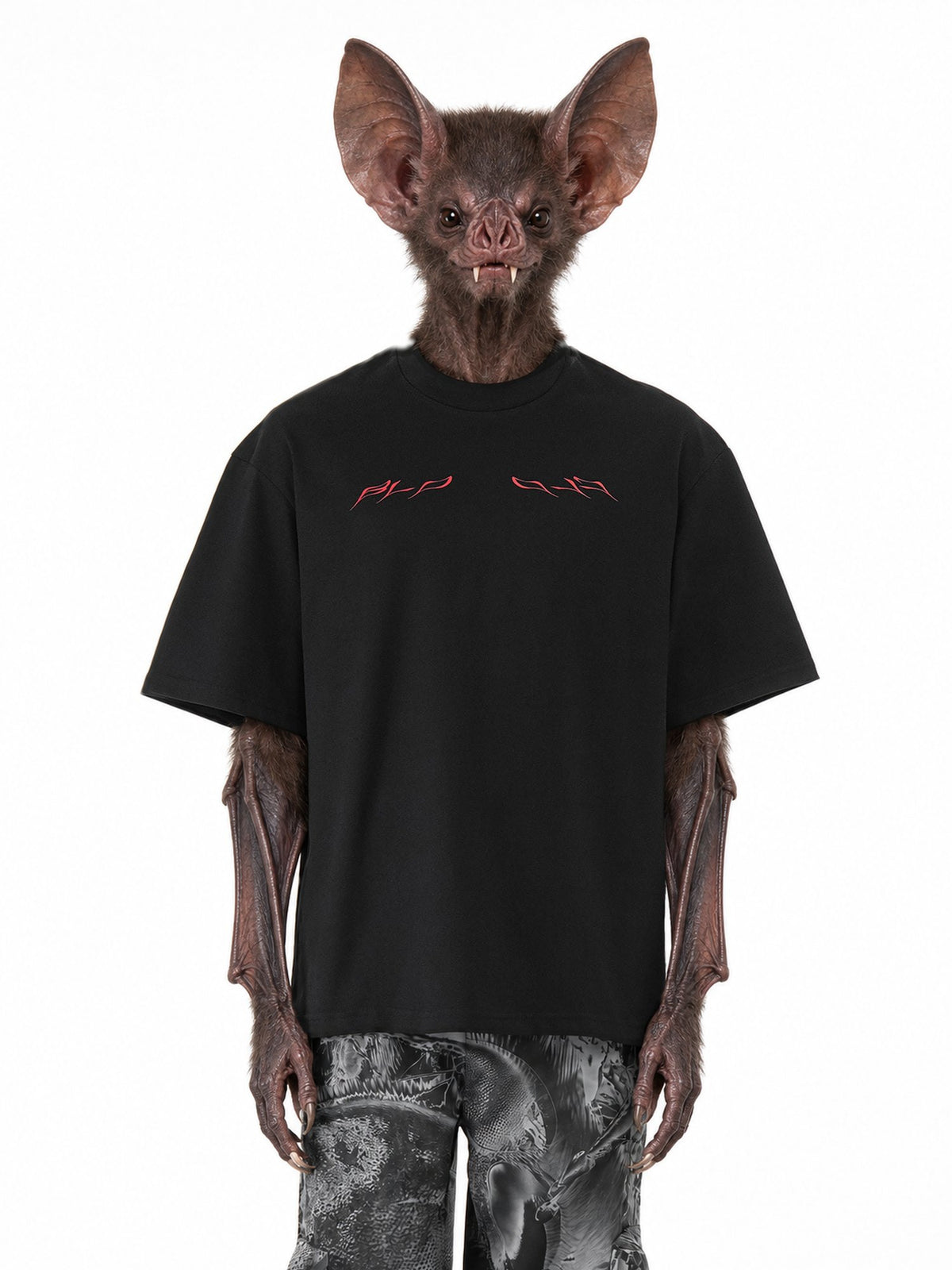Personaggio inventato, pipistrello vampiro, indossa Insectide T-Shirt