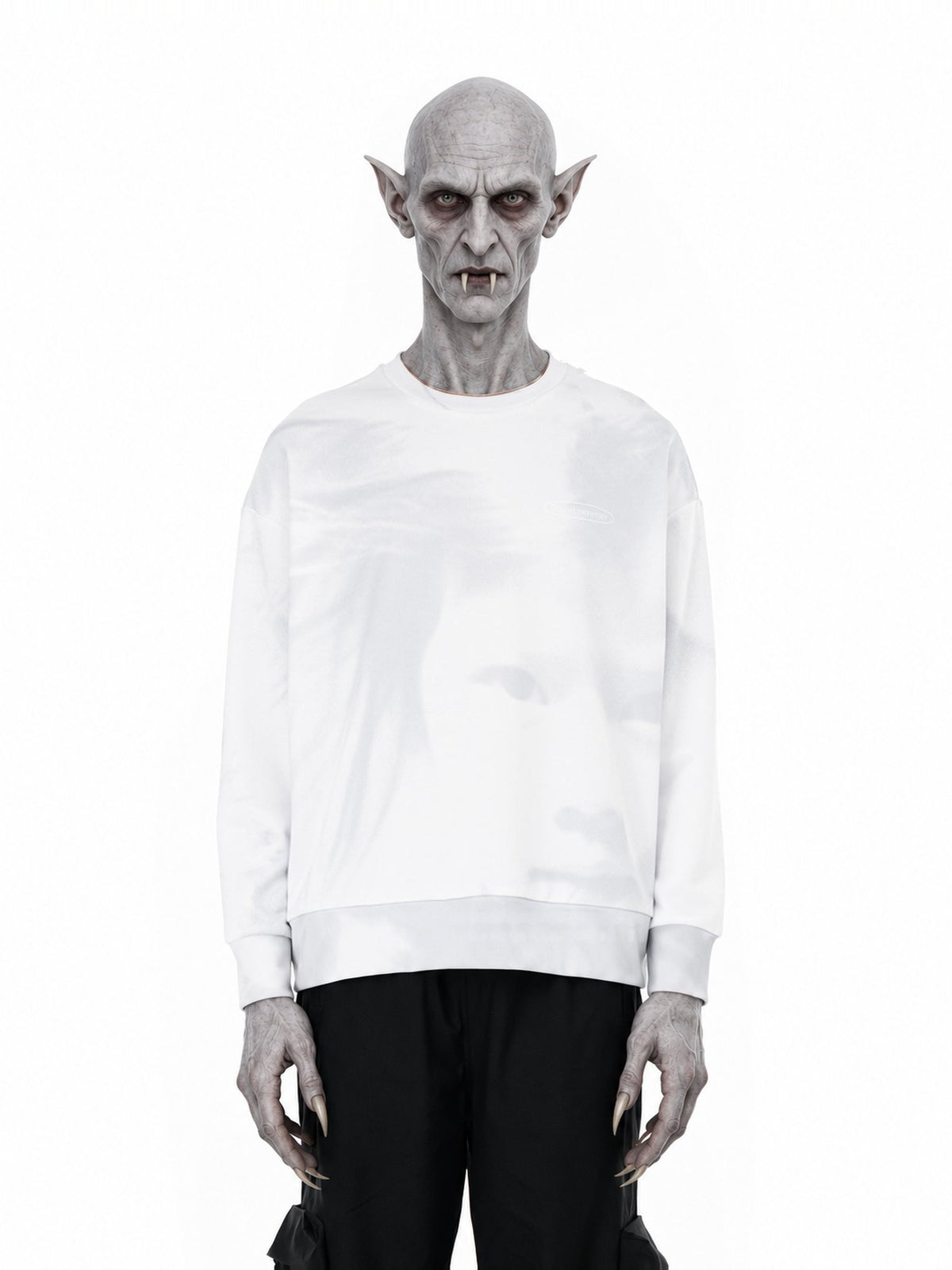 Personaggio inventato, nosferatu dalla pelle grigia e le orecchie a punta, indossa Stream Felpa Girocollo
